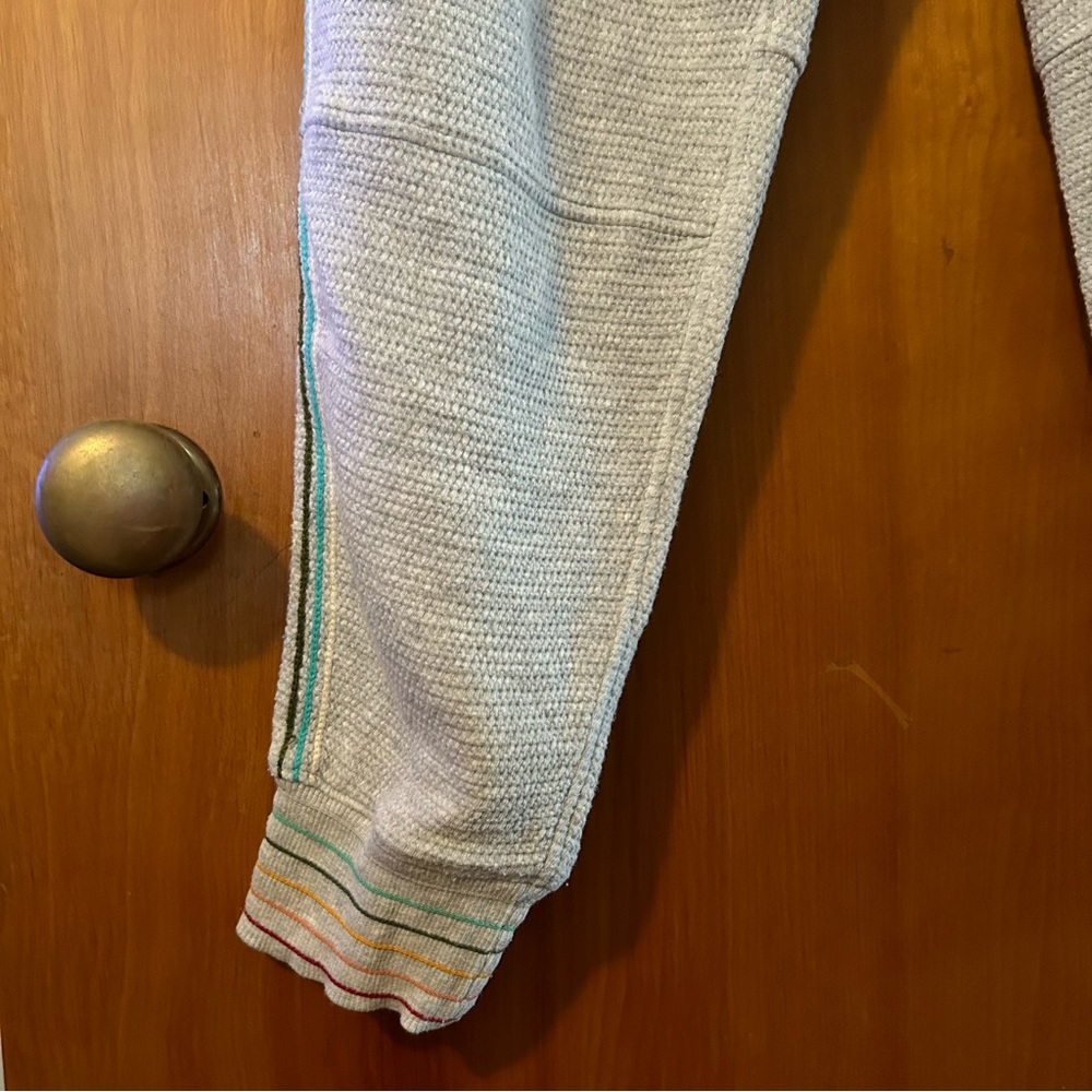 ⭐️ Faherty grey lounge pants with rainbow stripe detail - Picture 4 of 9